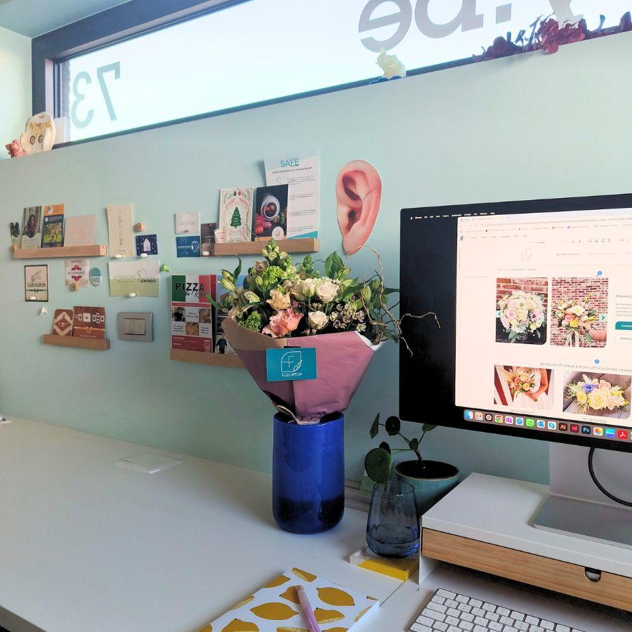 Dit is het kantoor van zuly.be te Betekom Je ziet een wall of fame van realisaties van zuly.be flyers, naamkaartjes, cadeaubons, magazines, logo\'s, branding...