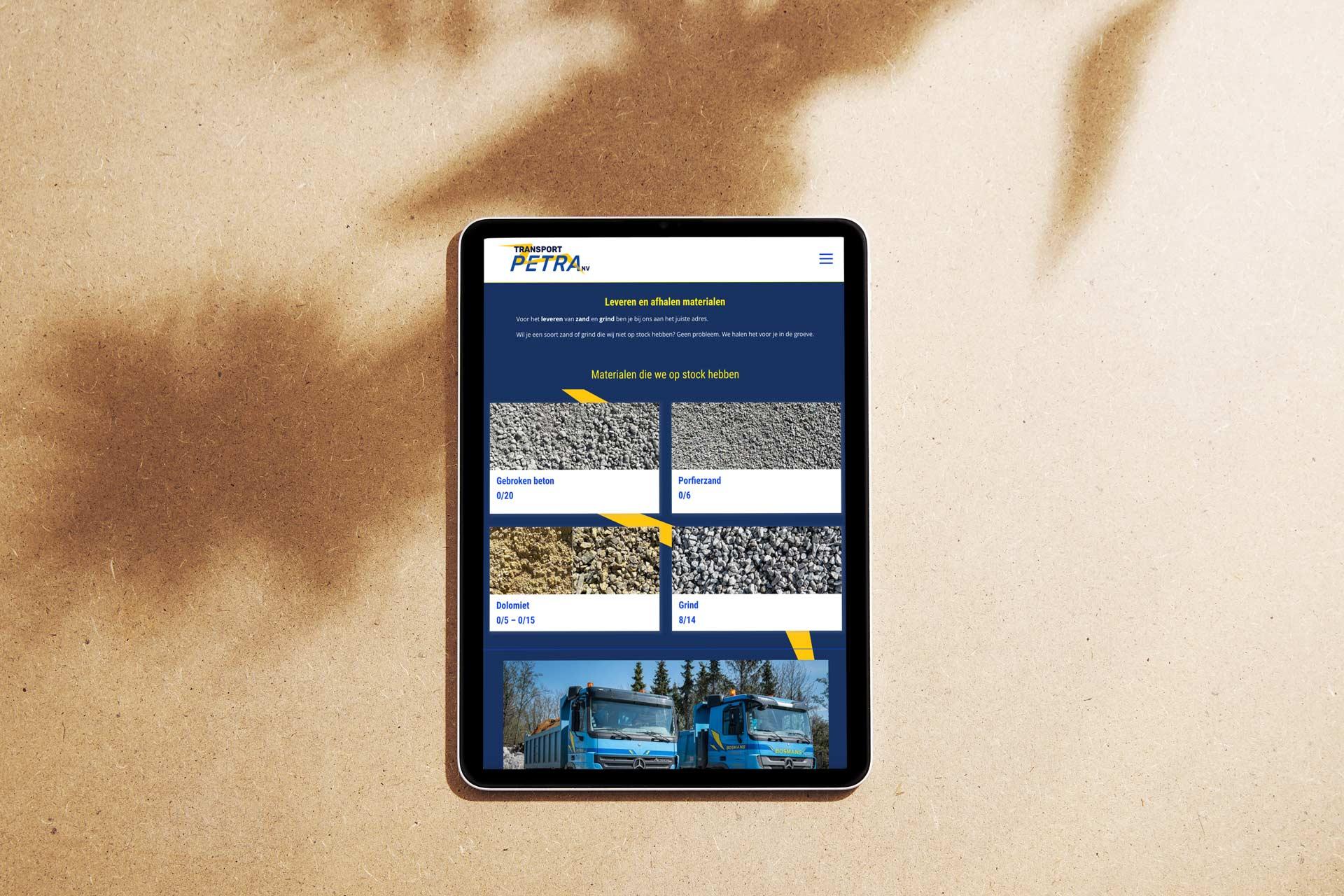Responsieve website Transport Petra NV op tablet door zuly.be Tabletweergave van de website van Transport Petra NV, met de pagina